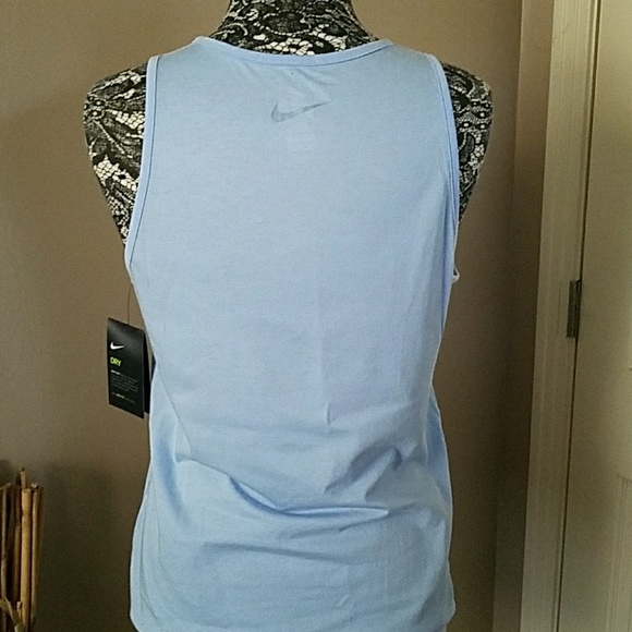 Nike athletic top, size M - Picture 3 of 3